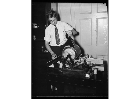 [Copy machine in office], 1936. Photo by Harris & Ewing, courtesy Harris & Ewing Collection, ibrary of Congress Prints and Photographs Division. Retrieved from the Library of Congress, https://www.loc.gov/item/hec2013010866/. (Accessed June 06, 2017.)