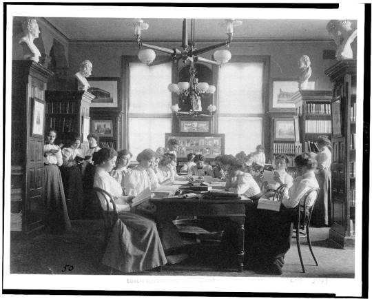 Group of young women reading in library of normal school, Washington, D.C., 1899. Photo by Johnston Frances Benjamin, courtesy Frances Benjamin Johnston Collection, Library of Congress Prints & Photographs Division. https://www.loc.gov/item/90711146/